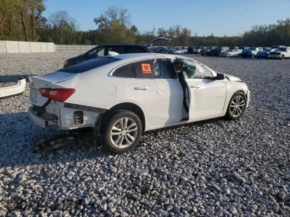 2016 Chevrolet Malibu LT z VIN 1G1ZE5ST8GF179126, wystawiony jako Copart lot #84400655 z przebiegiem Nie podano mil oraz Szkoda całkowita • Salvage title. Historia ofert i sprzedaży dostępna na DreamBid. Obrazek 3.