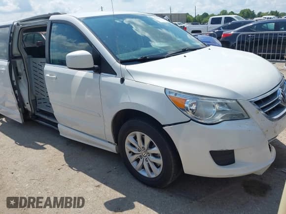 ✅ 2012 Volkswagen Routan SE • VIN: 2C4RVABG3CR354131 • Lot: 42922689. Listed on IAAI with 144,458 mi. Free auction sales archive from the USA and detailed vehicle history report at DreamBid. Image 1.