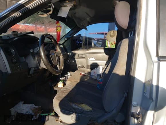 ✅ 2013 Ford F-150 XL • VIN: 1FTMF1EM9DKE19119 • Lot: 43766404. Wystawiony na IAAI z przebiegiem 345 229 mil. Bezpłatny archiwum sprzedaży aukcyjnych z USA i szczegółowy raport historii pojazdu na DreamBid. Zdjęcie 17.