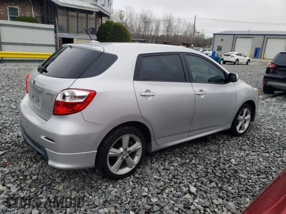 ✅ 2010 Toyota Matrix S • VIN: 2T1LE4EE9AC017087 • Lot: 53549035. Wystawiony na Copart z przebiegiem 127 598 mil. Bezpłatny archiwum sprzedaży aukcyjnych z USA i szczegółowy raport historii pojazdu na DreamBid. Zdjęcie 3.