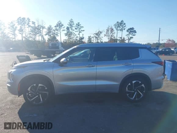 ✅ 2022 Mitsubishi Outlander SEL • VIN: JA4J3VA81NZ079141 • Lot: 43730125. Listed on IAAI with 47,085 mi. Free auction sales archive from the USA and detailed vehicle history report at DreamBid. Image 14.