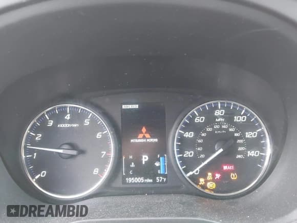 ✅ 2016 Mitsubishi Outlander SE • VIN: JA4AZ3A31GZ048465 • Lot: 43595155. Listed on IAAI with 195,005 mi. Free auction sales archive from the USA and detailed vehicle history report at DreamBid. Image 7.