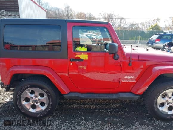 ✅ 2011 Jeep Wrangler Sahara • VIN: 1J4AA5D17BL592459 • Lot: 43616388. Wystawiony na IAAI z przebiegiem 71 678 mil. Bezpłatny archiwum sprzedaży aukcyjnych z USA i szczegółowy raport historii pojazdu na DreamBid. Zdjęcie 14.