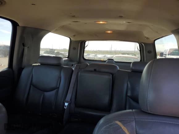 2005 Chevrolet Suburban LT z VIN 3GNEC16Z85G252713, wystawiony jako Copart lot #82869694 z przebiegiem 160 279 mil mil oraz Szkoda całkowita • Salvage title. Historia ofert i sprzedaży dostępna na DreamBid. Obrazek 10.