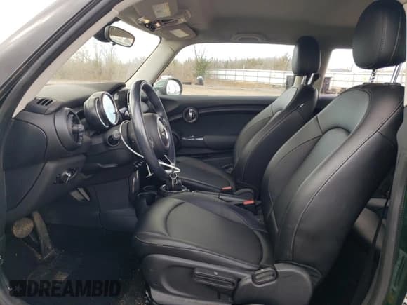 ✅ 2015 MINI Hardtop • VIN: WMWXM5C55F3A57681 • Lot: 93307855. Wystawiony na Copart z przebiegiem 27 646 mil. Bezpłatny archiwum sprzedaży aukcyjnych z USA i szczegółowy raport historii pojazdu na DreamBid. Zdjęcie 7.