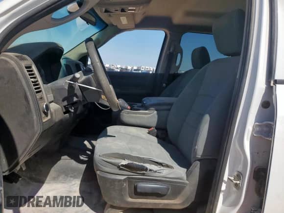 2019 Ram 1500 Tradesman z VIN 1C6RR7ST9KS672201, wystawiony jako Copart lot #82155275 z przebiegiem 136 786 mil mil oraz Szkoda całkowita • Salvage title. Historia ofert i sprzedaży dostępna na DreamBid. Obrazek 7.