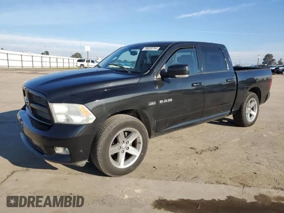 ✅ 2010 Dodge 1500 Sport • VIN: 1D7RB1CT4AS246056 • Лот: 86639764. Размещён на Copart с пробегом 104 769 миль миль. Получите бесплатный доступ к архиву аукционных продаж из США и посмотрите подробный отчёт об истории автомобиля на DreamBid. Изображение 1.