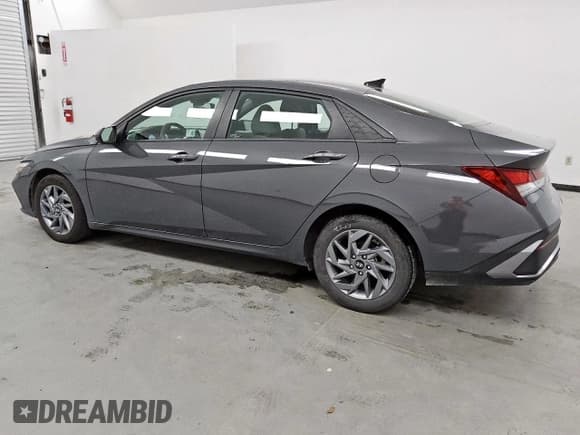 ✅ 2024 Hyundai Elantra SEL • VIN: KMHLM4DG0RU671282 • Lot: 72103885. Wystawiony na Copart z przebiegiem 70 915 mil. Bezpłatny archiwum sprzedaży aukcyjnych z USA i szczegółowy raport historii pojazdu na DreamBid. Zdjęcie 2.