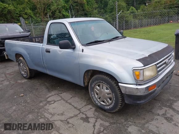 ✅ 1993 Toyota T100 DX • VIN: JT4VD10AXP0011610 • Lot: 42393197. Wystawiony na IAAI z przebiegiem 238 031 mil. Bezpłatny archiwum sprzedaży aukcyjnych z USA i szczegółowy raport historii pojazdu na DreamBid. Zdjęcie 1.