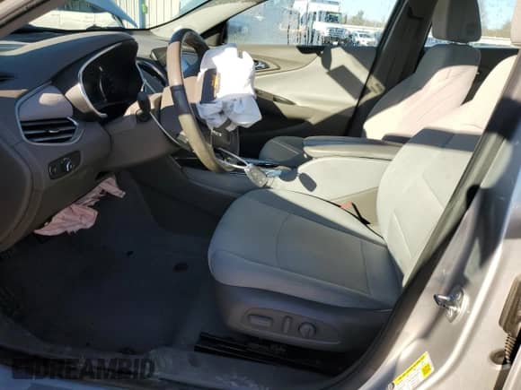 2017 Chevrolet Malibu LT z VIN 1G1ZE5ST3HF103251, wystawiony jako Copart lot #90425255 z przebiegiem 108 123 mil mil oraz Szkoda całkowita • Salvage title. Historia ofert i sprzedaży dostępna na DreamBid. Obrazek 7.