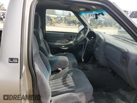 ✅ 1999 Chevrolet S-10 LS • VIN: 1GCCS1448XK165304 • Лот: 46847404. Опубликован ранее на Copart с пробегом 82 632 миль. Бесплатный доступ к архиву аукционных продаж из США и подробный отчёт об истории автомобиля на DreamBid. Изображение 10.