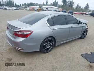 ✅ 2017 Honda Accord Sport SE • VIN: 1HGCR2F1XHA073219 • Lot: 43199796. Wystawiony na IAAI z przebiegiem Nie podano. Bezpłatny archiwum sprzedaży aukcyjnych z USA i szczegółowy raport historii pojazdu na DreamBid. Zdjęcie 4.