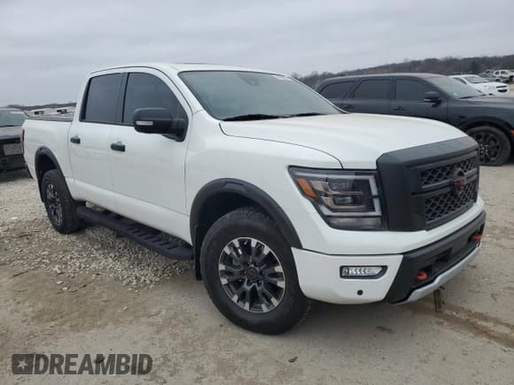 ✅ 2023 Nissan Titan SV • VIN: 1N6AA1ED6PN106546 • Lot: 45661094. Wystawiony na Copart z przebiegiem 22 917 mil. Bezpłatny archiwum sprzedaży aukcyjnych z USA i szczegółowy raport historii pojazdu na DreamBid. Zdjęcie 4.