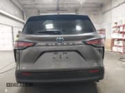 ✅ 2021 Toyota Sienna XLE • VIN: 5TDYSKFC2MS004130 • Lot: 43408630. Listed on IAAI with 135,512 mi. Free auction sales archive from the USA and detailed vehicle history report at DreamBid. Image 16.