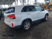 ✅ 2015 Kia Sorento LX • VIN: 5XYKT3A63FG581596 • Lot: 43641503. Wystawiony na IAAI z przebiegiem 155 068 mil. Bezpłatny archiwum sprzedaży aukcyjnych z USA i szczegółowy raport historii pojazdu na DreamBid. Zdjęcie 4.