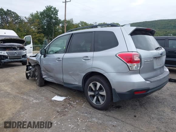✅ 2017 Subaru Forester Premium • VIN: JF2SJAGC8HH462929 • Lot: 43258982. Wystawiony na IAAI z przebiegiem 63 027 mil. Bezpłatny archiwum sprzedaży aukcyjnych z USA i szczegółowy raport historii pojazdu na DreamBid. Zdjęcie 3.
