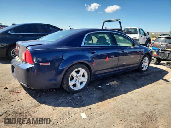 2011 Chevrolet Malibu 1LS z VIN 1G1ZB5E16BF220266, wystawiony jako Copart lot #84942085 z przebiegiem 216 547 mil mil oraz Szkoda całkowita • Salvage title. Historia ofert i sprzedaży dostępna na DreamBid. Obrazek 3.