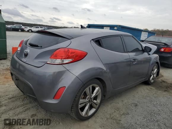 ✅ 2016 Hyundai Veloster • VIN: KMHTC6AD8GU297820 • Lot: 78581324. Wystawiony na Copart z przebiegiem 117 873 mil. Bezpłatny archiwum sprzedaży aukcyjnych z USA i szczegółowy raport historii pojazdu na DreamBid. Zdjęcie 3.