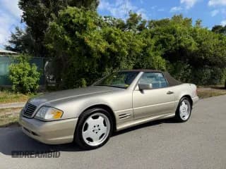 ✅ 1998 Mercedes-Benz SL 500 • VIN: WDBFA67F7WF170588 • Лот: 94057545. Опубликован ранее на Copart с пробегом 127 917 миль. Бесплатный доступ к архиву аукционных продаж из США и подробный отчёт об истории автомобиля на DreamBid. Изображение 2.