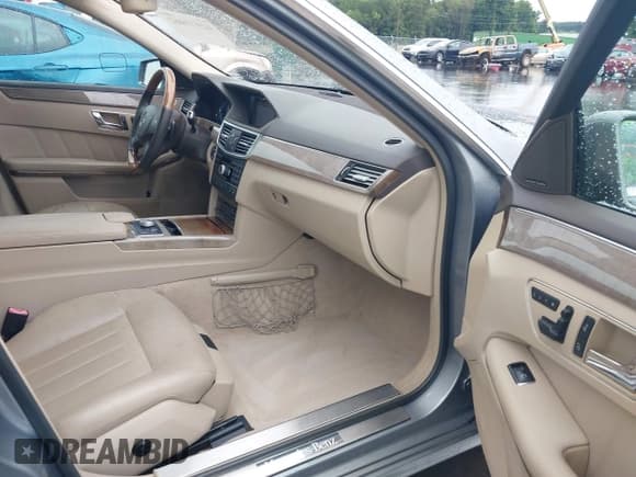 ✅ 2011 Mercedes-Benz E 550 Luxury • VIN: WDDHF7CB6BA401191 • Lot: 42973462. Listed on IAAI with 113,444 mi. Free auction sales archive from the USA and detailed vehicle history report at DreamBid. Image 5.
