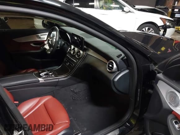 ✅ 2020 Mercedes-Benz C 43 AMG • VIN: W1KWF6EB1LR574604 • Lot: 42458611. Wystawiony na IAAI z przebiegiem 80 181 mil. Bezpłatny archiwum sprzedaży aukcyjnych z USA i szczegółowy raport historii pojazdu na DreamBid. Zdjęcie 5.