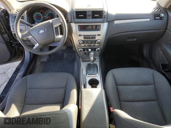 ✅ 2010 Ford Fusion SE • VIN: 3FAHP0HA8AR245535 • Lot: 93026035. Wystawiony na Copart z przebiegiem 187 250 mil. Bezpłatny archiwum sprzedaży aukcyjnych z USA i szczegółowy raport historii pojazdu na DreamBid. Zdjęcie 8.