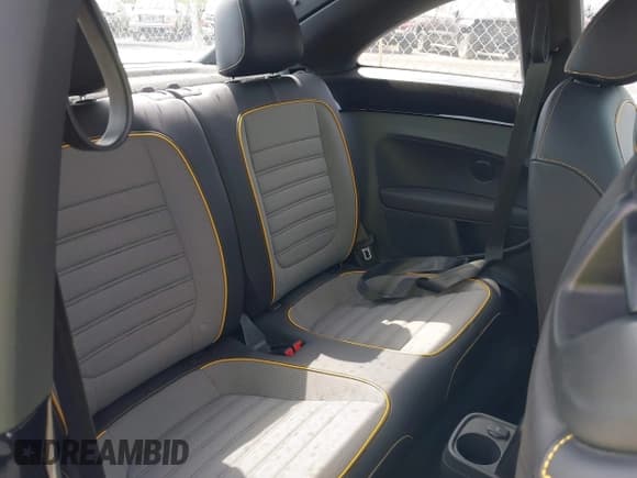 ✅ 2016 Volkswagen Beetle Dune • VIN: 3VWS17AT9GM630045 • Лот: 42819426. Опубликован ранее на IAAI с пробегом 30 370 миль. Бесплатный доступ к архиву аукционных продаж из США и подробный отчёт об истории автомобиля на DreamBid. Изображение 8.