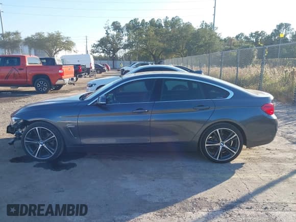 ✅ 2019 BMW 4 Series 430i • VIN: WBA4J1C58KBM17219 • Lot: 43769170. Listed on IAAI with 72,021 mi. Free auction sales archive from the USA and detailed vehicle history report at DreamBid. Image 14.