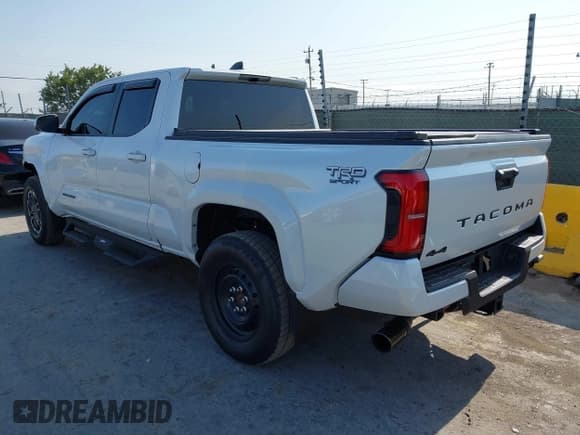 ✅ 2025 Toyota Tacoma SR • VIN: 3TYLB5JN7ST067889 • Лот: 42444254. Опубликован ранее на IAAI с пробегом 5 786 миль. Бесплатный доступ к архиву аукционных продаж из США и подробный отчёт об истории автомобиля на DreamBid. Изображение 3.