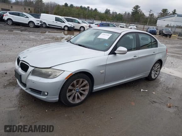 ✅ 2011 BMW 3 Series 328i xDrive • VIN: WBAPK7C50BA819710 • Лот: 43803906. Опубликован ранее на IAAI с пробегом 175 405 миль. Бесплатный доступ к архиву аукционных продаж из США и подробный отчёт об истории автомобиля на DreamBid. Изображение 2.