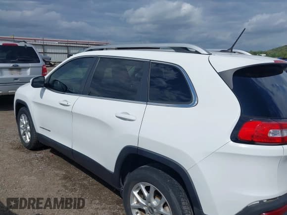 ✅ 2015 Jeep Cherokee Latitude • VIN: 1C4PJLCB7FW711890 • Лот: 43281051. Опубликован ранее на IAAI с пробегом 91 418 миль. Бесплатный доступ к архиву аукционных продаж из США и подробный отчёт об истории автомобиля на DreamBid. Изображение 14.