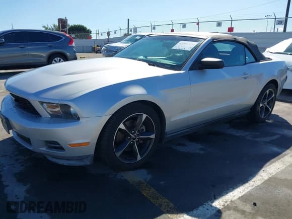 ✅ 2012 Ford Mustang Premium • VIN: 1ZVBP8EM2C5235096 • Lot: 43385320. Listed on IAAI with 110,439 mi. Free auction sales archive from the USA and detailed vehicle history report at DreamBid. Image 17.