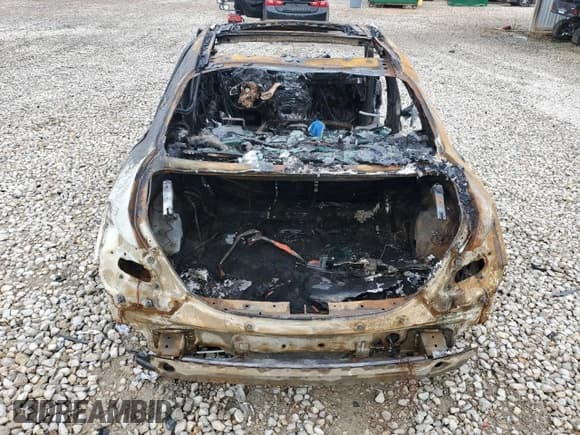 ✅ 2016 Mercedes-Benz C 63 S AMG • VIN: 55SWF8HB2GU129428 • Lot: 73542864. Listed on Copart with Not provided. Free auction sales archive from the USA and detailed vehicle history report at DreamBid. Image 6.