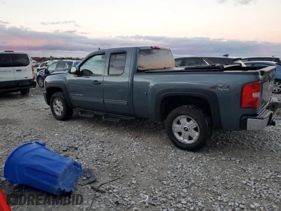 ✅ 2011 Chevrolet Silverado 1500 LT • VIN: 1GCRKSE34BZ391331 • Лот: 89637295. Опубликован ранее на Copart с пробегом 231 325 миль. Бесплатный доступ к архиву аукционных продаж из США и подробный отчёт об истории автомобиля на DreamBid. Изображение 2.