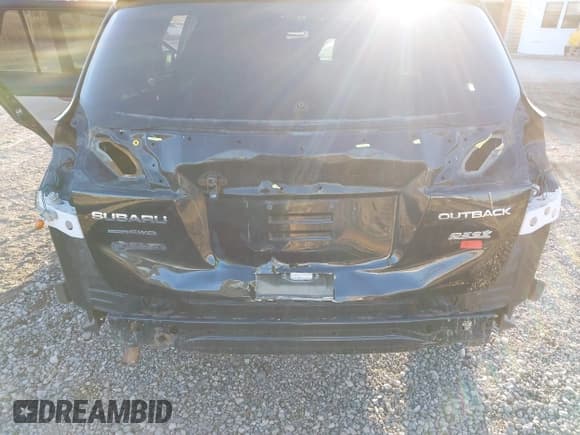 ✅ 2013 Subaru Outback Limited • VIN: 4S4BRBKC0D3260643 • Lot: 43705547. Listed on IAAI with 117,200 mi. Free auction sales archive from the USA and detailed vehicle history report at DreamBid. Image 6.