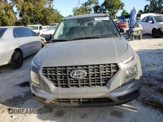 ✅ 2022 Hyundai Venue SE • VIN: KMHRB8A3XNU177787 • Lot: 78832614. Wystawiony na Copart z przebiegiem 31 626 mil. Bezpłatny archiwum sprzedaży aukcyjnych z USA i szczegółowy raport historii pojazdu na DreamBid. Zdjęcie 5.