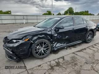 2022 Toyota Camry SE с VIN 4T1G11BK1NU068643, выставлен на аукционе Copart как лот 80522695 с пробегом 51 182 миль миль и Списание • Salvage title. История ставок и продаж доступна на DreamBid. Изображение 1.