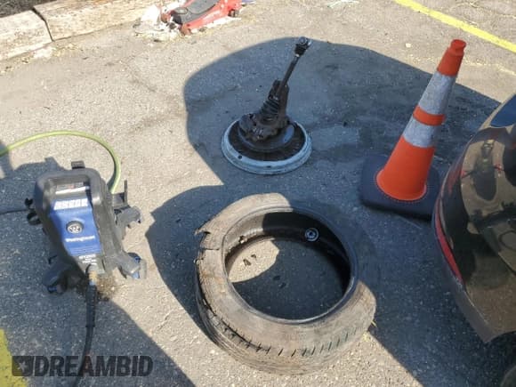 ✅ 2015 Ford Focus Titanium • VIN: 1FADP3N2XFL230263 • Lot: 86443185. Wystawiony na Copart z przebiegiem Nie podano. Bezpłatny archiwum sprzedaży aukcyjnych z USA i szczegółowy raport historii pojazdu na DreamBid. Zdjęcie 13.