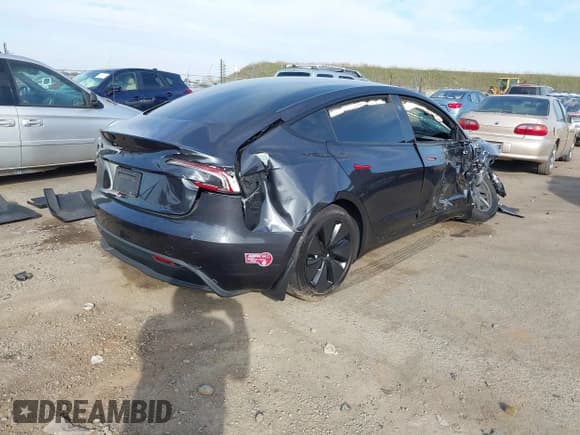 ✅ 2024 Tesla Model 3 • VIN: 5YJ3E1EA9RF828939 • Lot: 41422401. Wystawiony na IAAI z przebiegiem 4 953 mil. Bezpłatny archiwum sprzedaży aukcyjnych z USA i szczegółowy raport historii pojazdu na DreamBid. Zdjęcie 4.