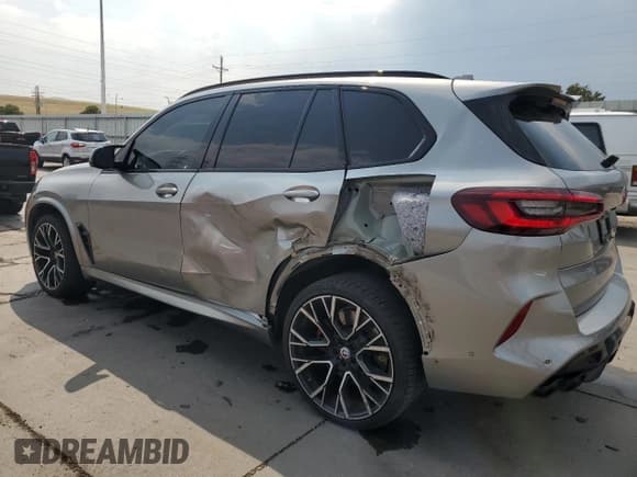 ✅ 2022 BMW X5 M • VIN: 5YMJU0C01N9M60668 • Lot: 64437665. Wystawiony na Copart z przebiegiem 18 236 mil. Bezpłatny archiwum sprzedaży aukcyjnych z USA i szczegółowy raport historii pojazdu na DreamBid. Zdjęcie 2.