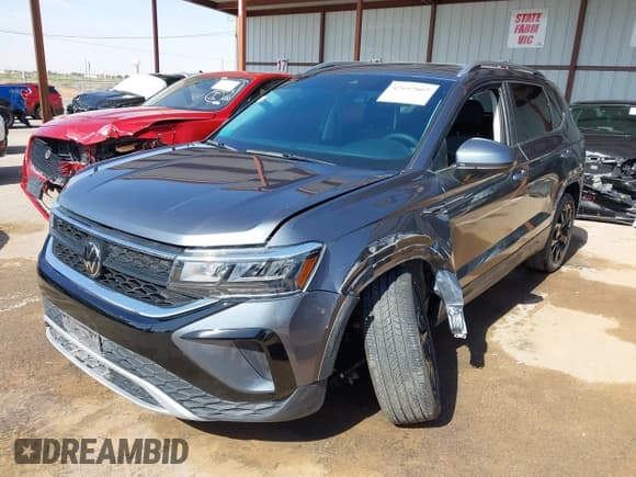 ✅ 2024 Volkswagen Taos SE • VIN: 3VVEX7B25RM103340 • Lot: 42692002. Wystawiony na IAAI z przebiegiem 2 567 mil. Bezpłatny archiwum sprzedaży aukcyjnych z USA i szczegółowy raport historii pojazdu na DreamBid. Zdjęcie 17.