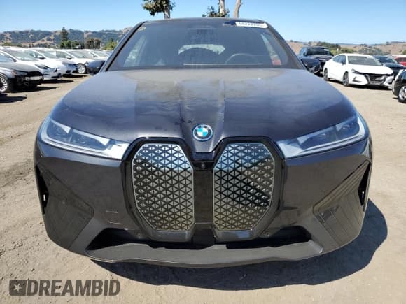 ✅ 2025 BMW iX xDrive50 • VIN: WB523CF00SCU13476 • Лот: 68222205. Опубликован ранее на Copart с пробегом 1 220 миль. Бесплатный доступ к архиву аукционных продаж из США и подробный отчёт об истории автомобиля на DreamBid. Изображение 5.