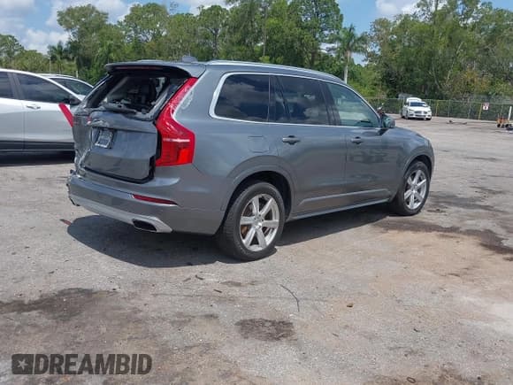 ✅ 2020 Volvo XC90 Momentum • VIN: YV4A221K9L1620562 • Lot: 42186536. Listed on IAAI with 173,383 mi. Free auction sales archive from the USA and detailed vehicle history report at DreamBid. Image 4.
