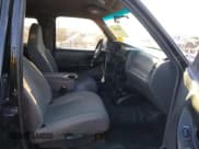 ✅ 2002 Ford Ranger XL Fleet • VIN: 1FTYR44V22PB26814 • Lot: 43468047. Wystawiony na IAAI z przebiegiem 122 119 mil. Bezpłatny archiwum sprzedaży aukcyjnych z USA i szczegółowy raport historii pojazdu na DreamBid. Zdjęcie 5.