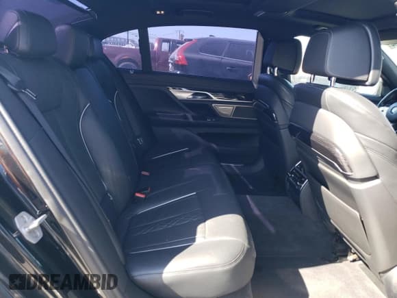 ✅ 2022 BMW 7 Series 750i xDrive • VIN: WBA7U2C08NCJ27706 • Lot: 71059354. Listed on Copart with 33,005 mi. Free auction sales archive from the USA and detailed vehicle history report at DreamBid. Image 10.