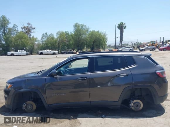 ✅ 2020 Jeep Compass Latitude • VIN: 3C4NJCBB9LT169802 • Lot: 42520373. Listed on IAAI with 107,704 mi. Free auction sales archive from the USA and detailed vehicle history report at DreamBid. Image 14.