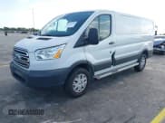 ✅ 2017 Ford Transit • VIN: 1FTYR1ZM2HKA78445 • Lot: 42106503. Wystawiony na IAAI z przebiegiem 143 544 mil. Bezpłatny archiwum sprzedaży aukcyjnych z USA i szczegółowy raport historii pojazdu na DreamBid. Zdjęcie 2.