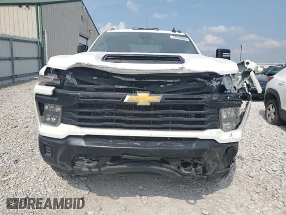 ✅ 2024 Chevrolet Silverado 2500HD Work Truck • VIN: 2GC4YLE79R1211734 • Lot: 57042885. Wystawiony na Copart z przebiegiem 28 576 mil. Bezpłatny archiwum sprzedaży aukcyjnych z USA i szczegółowy raport historii pojazdu na DreamBid. Zdjęcie 5.