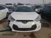 2017 Hyundai Veloster z VIN KMHTC6AD8HU310860, wystawiony jako Copart lot #42170923 z przebiegiem 97 009 mil mil oraz . Historia ofert i sprzedaży dostępna na DreamBid. Obrazek 5.