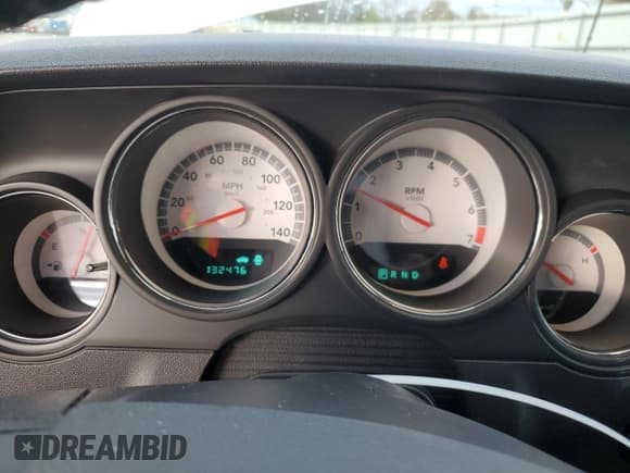 ✅ 2010 Dodge Challenger SE • VIN: 2B3CJ4DV1AH109718 • Lot: 81935284. Wystawiony na Copart z przebiegiem 132 476 mil. Bezpłatny archiwum sprzedaży aukcyjnych z USA i szczegółowy raport historii pojazdu na DreamBid. Zdjęcie 9.